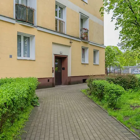 Apartment Elegant Near Royal Baths Park By Renters *