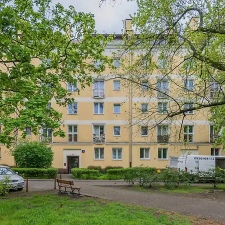 Apartment Elegant Near Royal Baths Park By Renters *