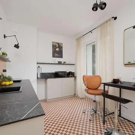 Elegant Near Royal Baths Park By Renters