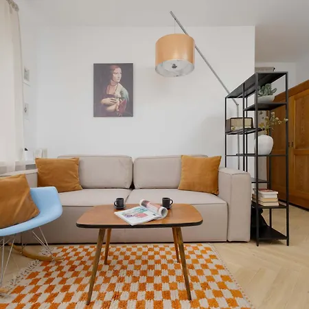 Elegant Near Royal Baths Park By Renters