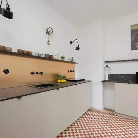 Elegant Near Royal Baths Park By Renters Apartment Warsaw