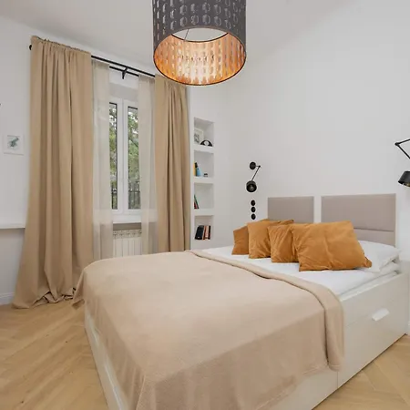 Elegant Near Royal Baths Park By Renters Apartment Warsaw