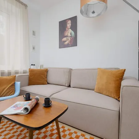 Apartment Elegant Near Royal Baths Park By Renters
